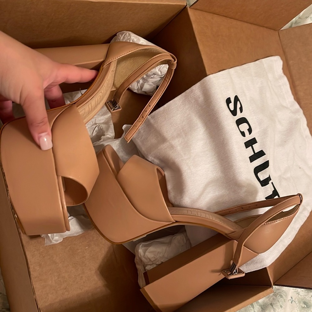 NEW - Schutz nude Lenne platform pessego size 8